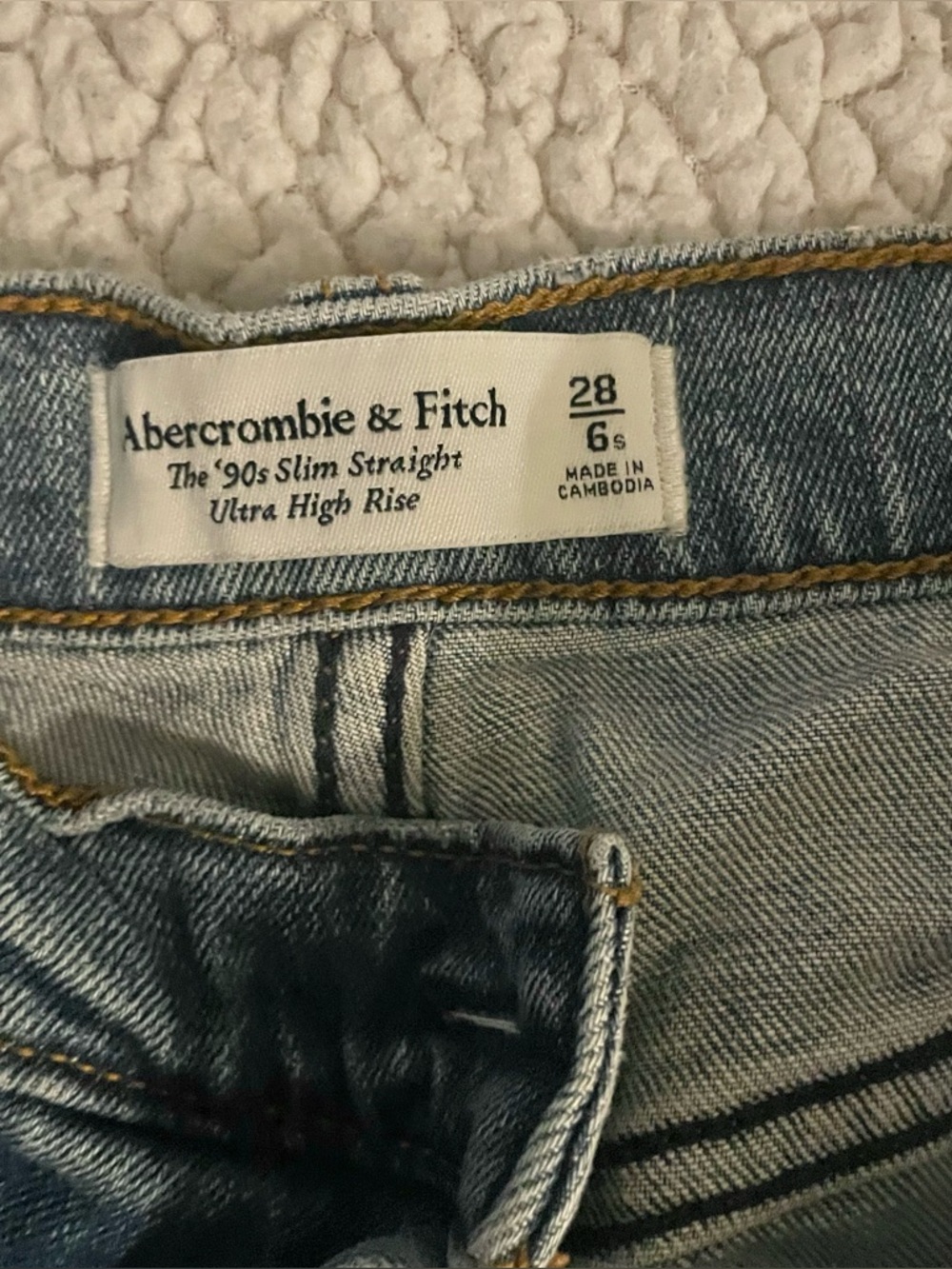 Abercrombie Ultra High Rise 90s Slim Straight Jean - Picture 4 of 5